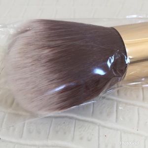 bareMinerals Makeup - bareMinerals Soft Focus Face Brush bareMinerals Makeup - bareMinerals Soft Focus Face Brush